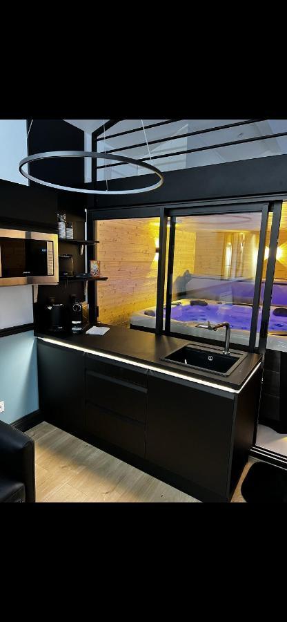 Les Suites De Stanislas Jacuzzi & Spa Nancy Luaran gambar