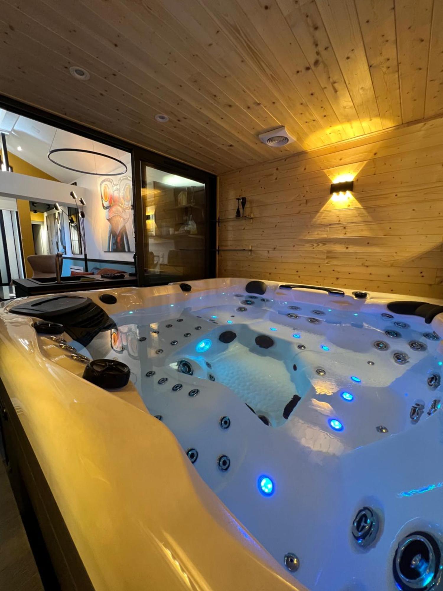 Les Suites De Stanislas Jacuzzi & Spa Nancy Luaran gambar